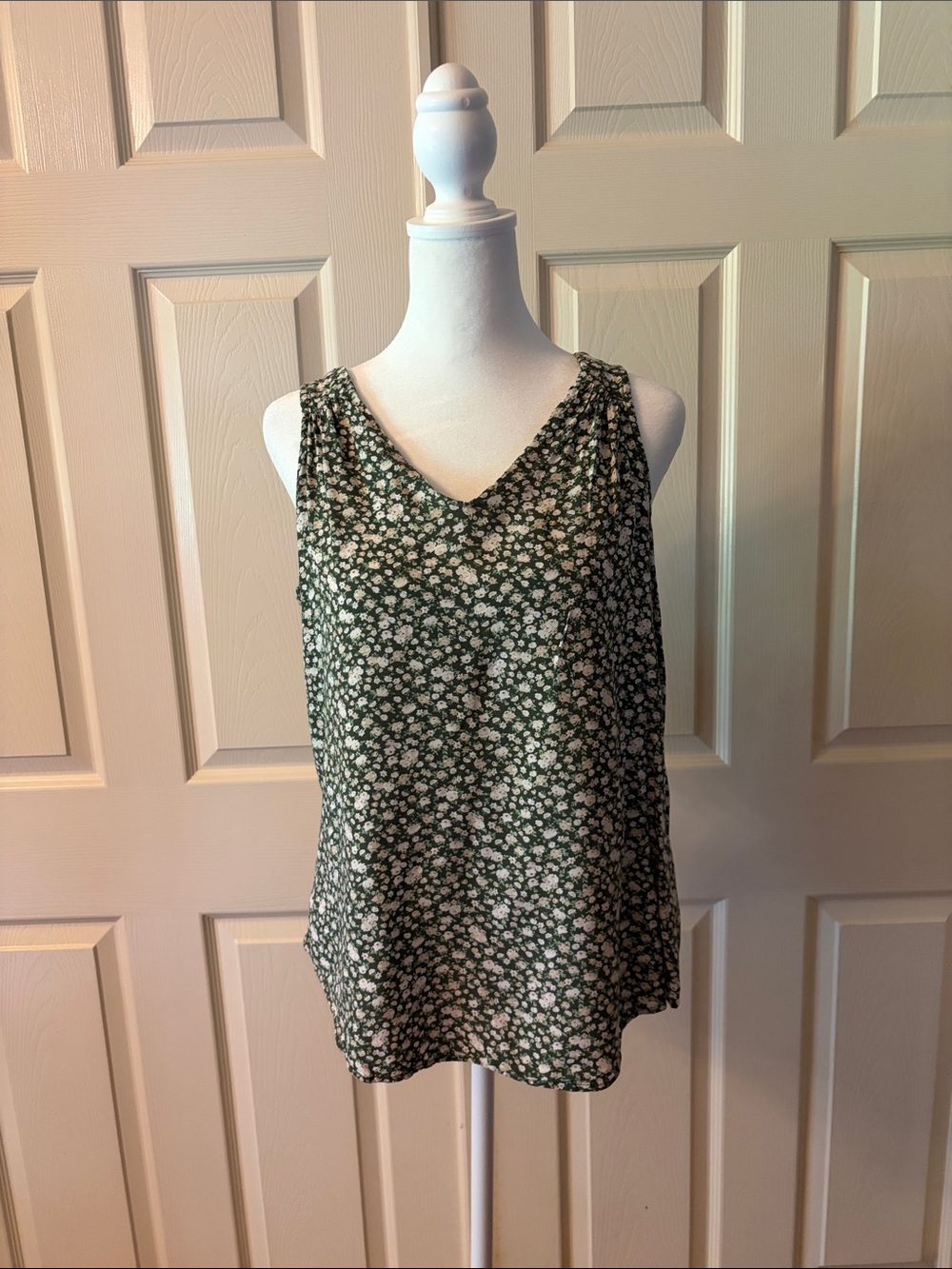 Old Navy Green Floral V-Neck Camisole